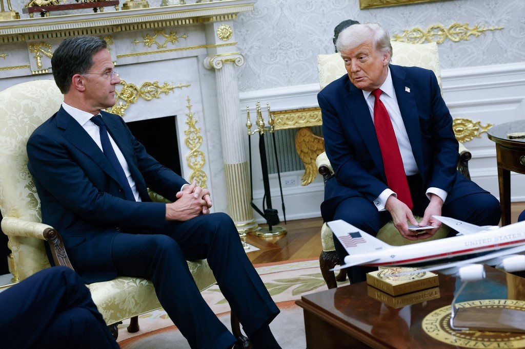 Trump Ameaça Impor Tarifas Severas de 100% à Rússia se Cessar-Fogo Não For Atingido Imagem do artigo