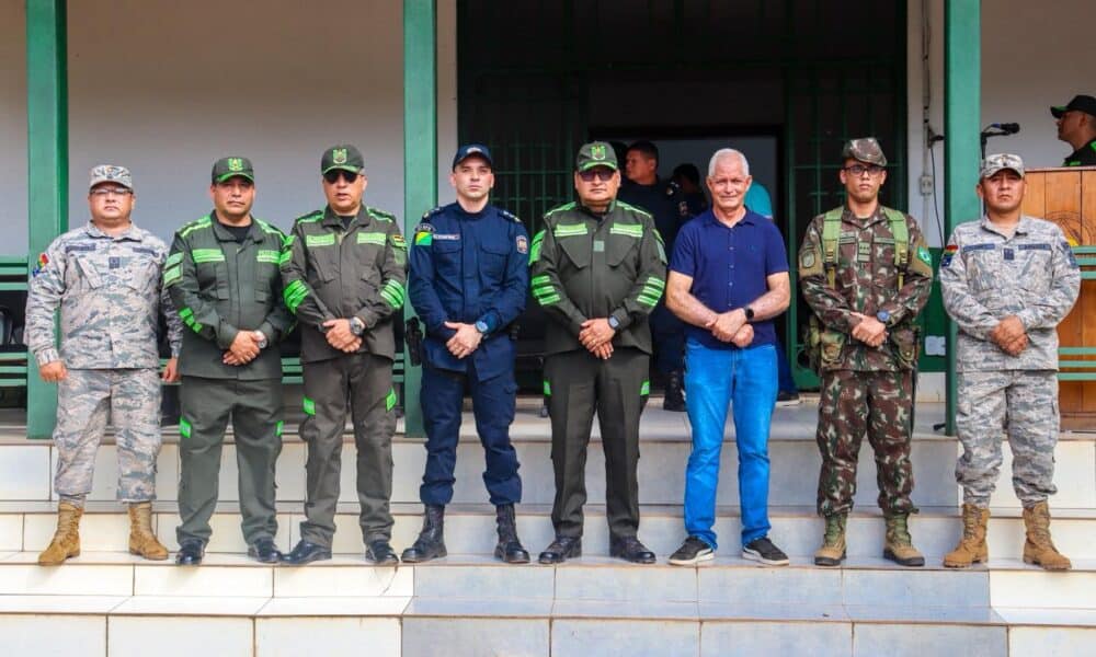 Homenagem ao Dia do Soldado: Vice-Prefeito Amaral do Gelo e Autoridades em Evento Fronteiriço Imagem do artigo
