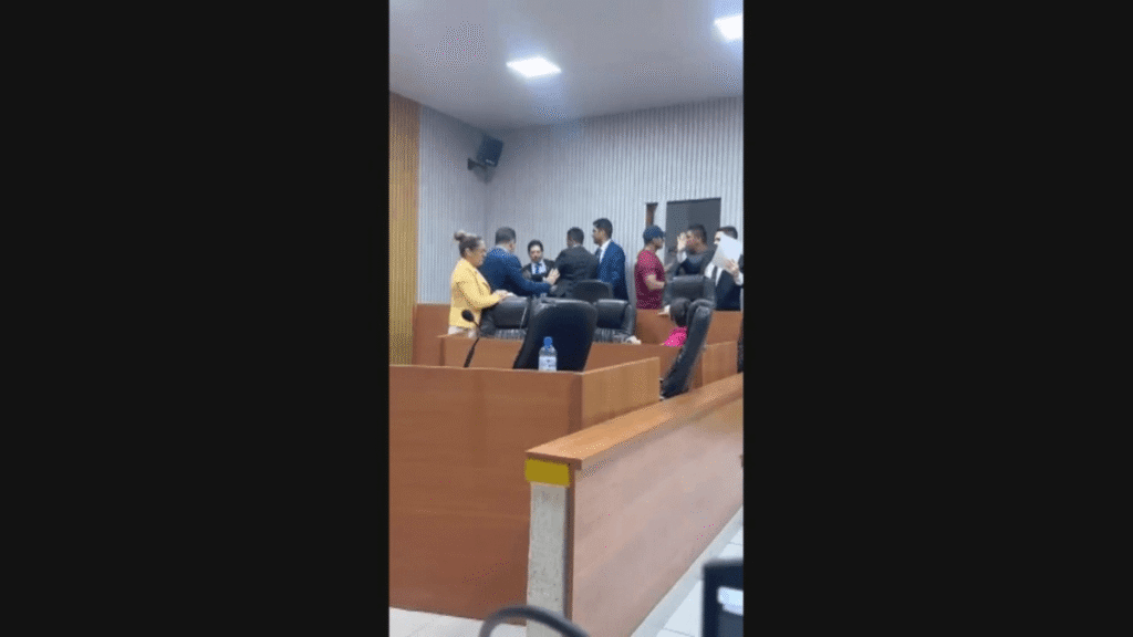 Briga de Vereadores Suspende Sessão na Câmara de Sena Madureira no Acre Imagem do artigo