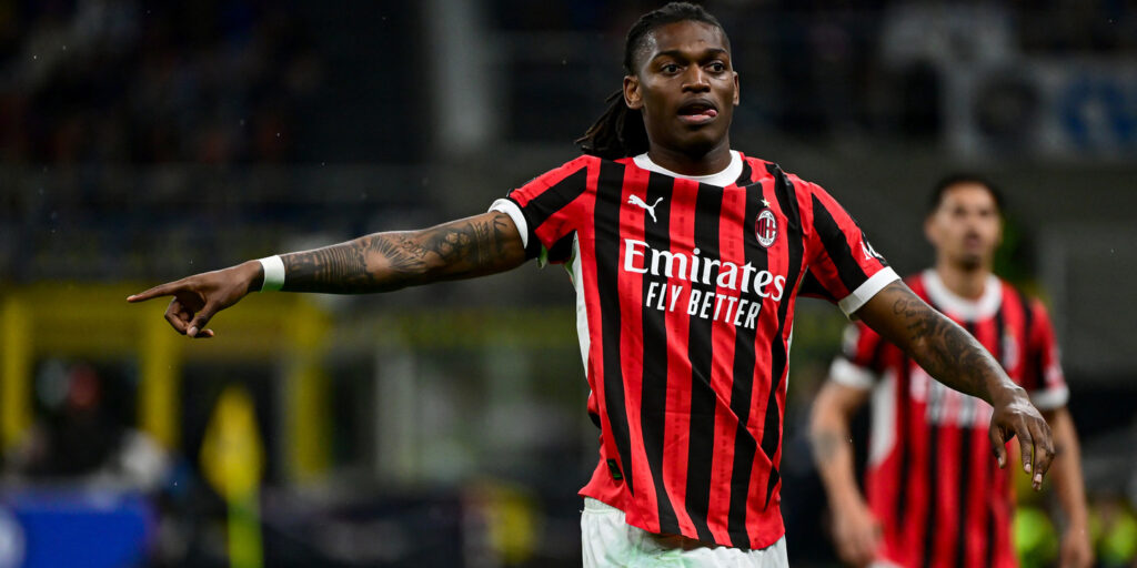 Rafael Leão Sob a Lupa: Treinador do AC Milan Pede Mais Decisão do Atacante Imagem do artigo