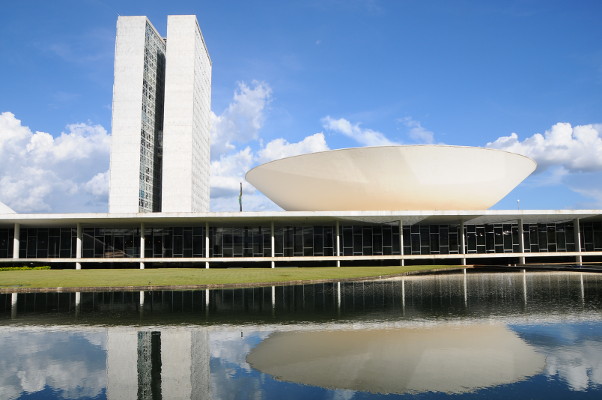 Câmara Relança Clássico: A Política do Império Brasileiro em Foco Imagem do artigo