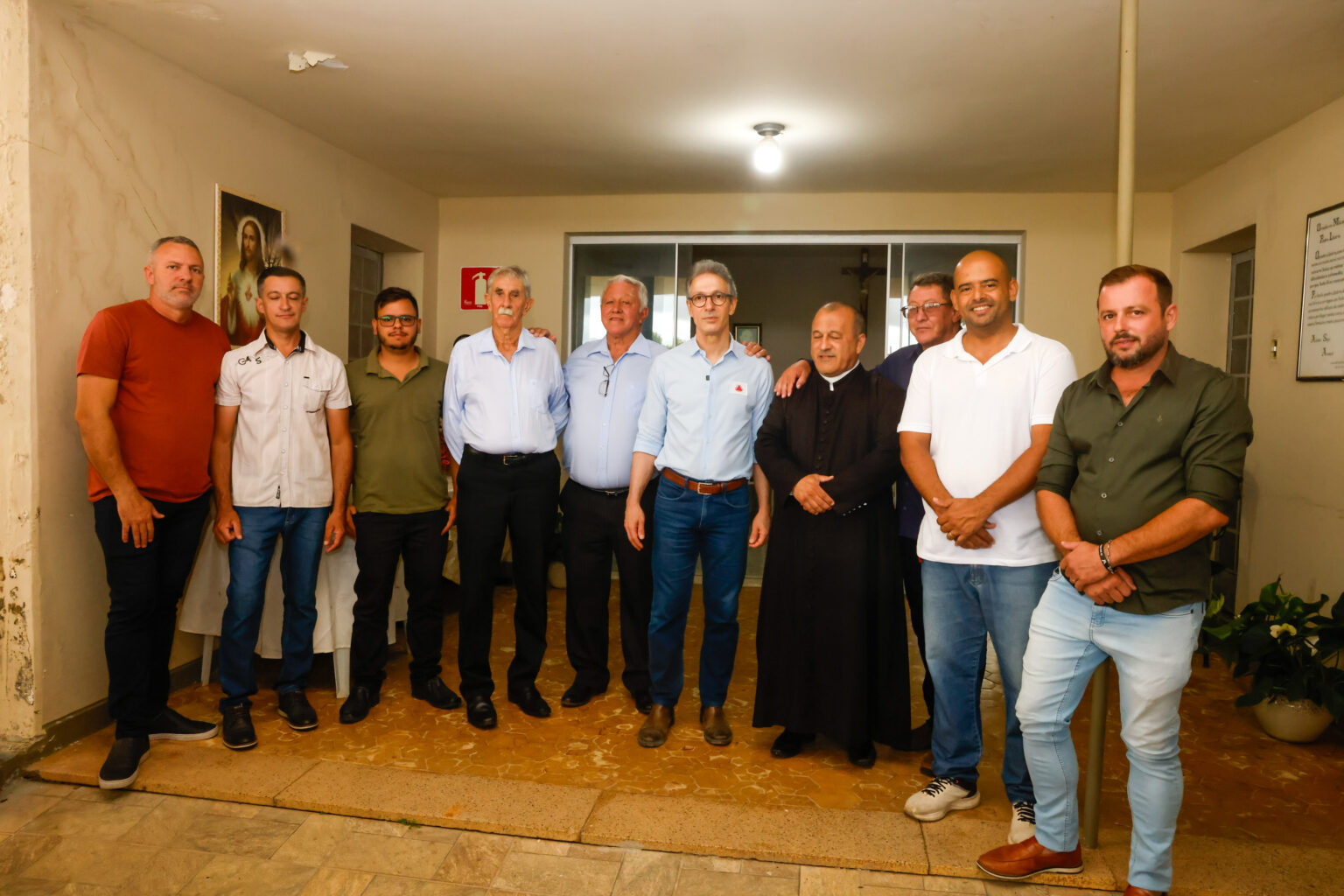 Governo de Minas Gerais Impulsiona Saúde e Educação no Centro-Oeste Imagem do artigo