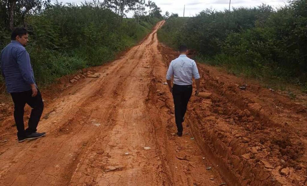 TCE-AC Monitora Manutenção de Ramais na Estrada Transacreana: Compromisso com a Infraestrutura TCE-AC Monitora Manutenção de Ramais na Estrada Transacreana: Compromisso com a Infraestrutura