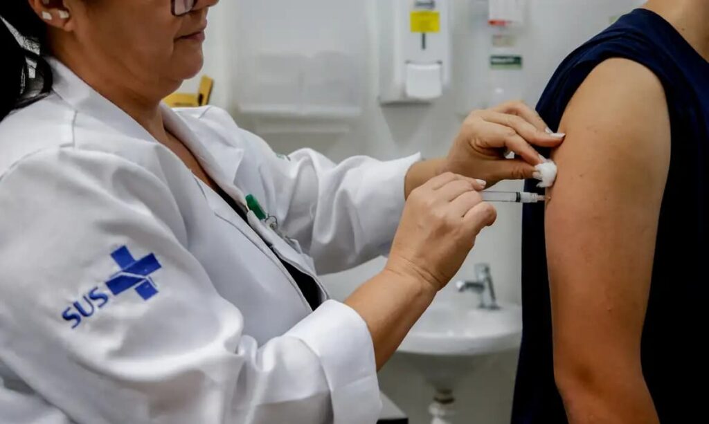 Acre Inicia Vacinação Contra Dengue Para Quase 7 Mil Profissionais de Saúde