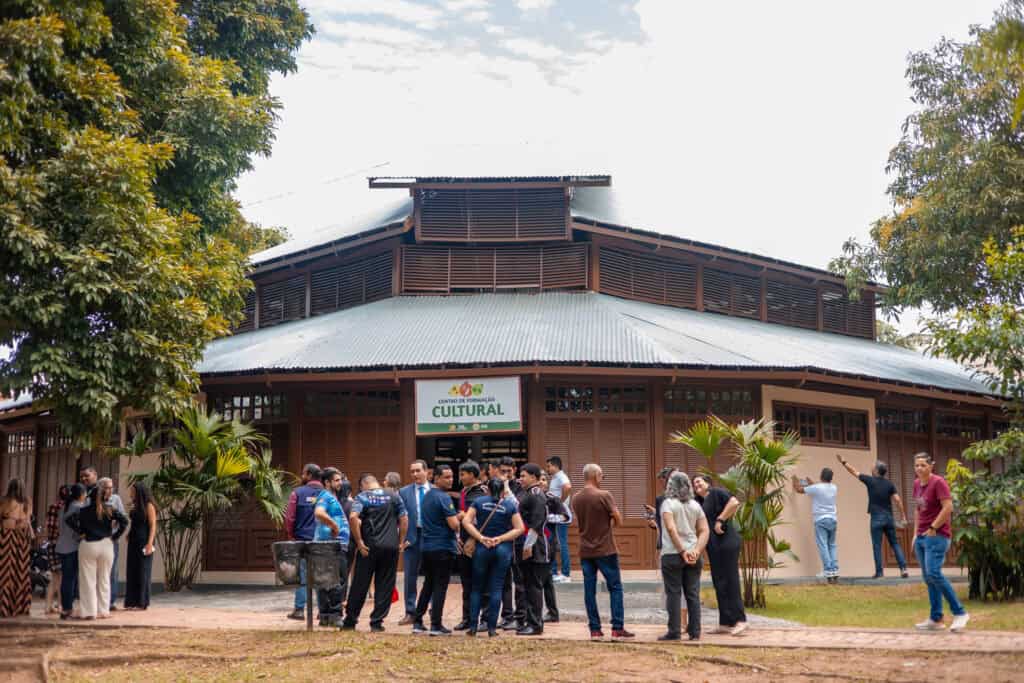 Governo Inaugura Centro de Formação Cultural e Revitaliza Espaço Público na Comunidade Governo Inaugura Centro de Formação Cultural e Revitaliza Espaço Público na Comunidade