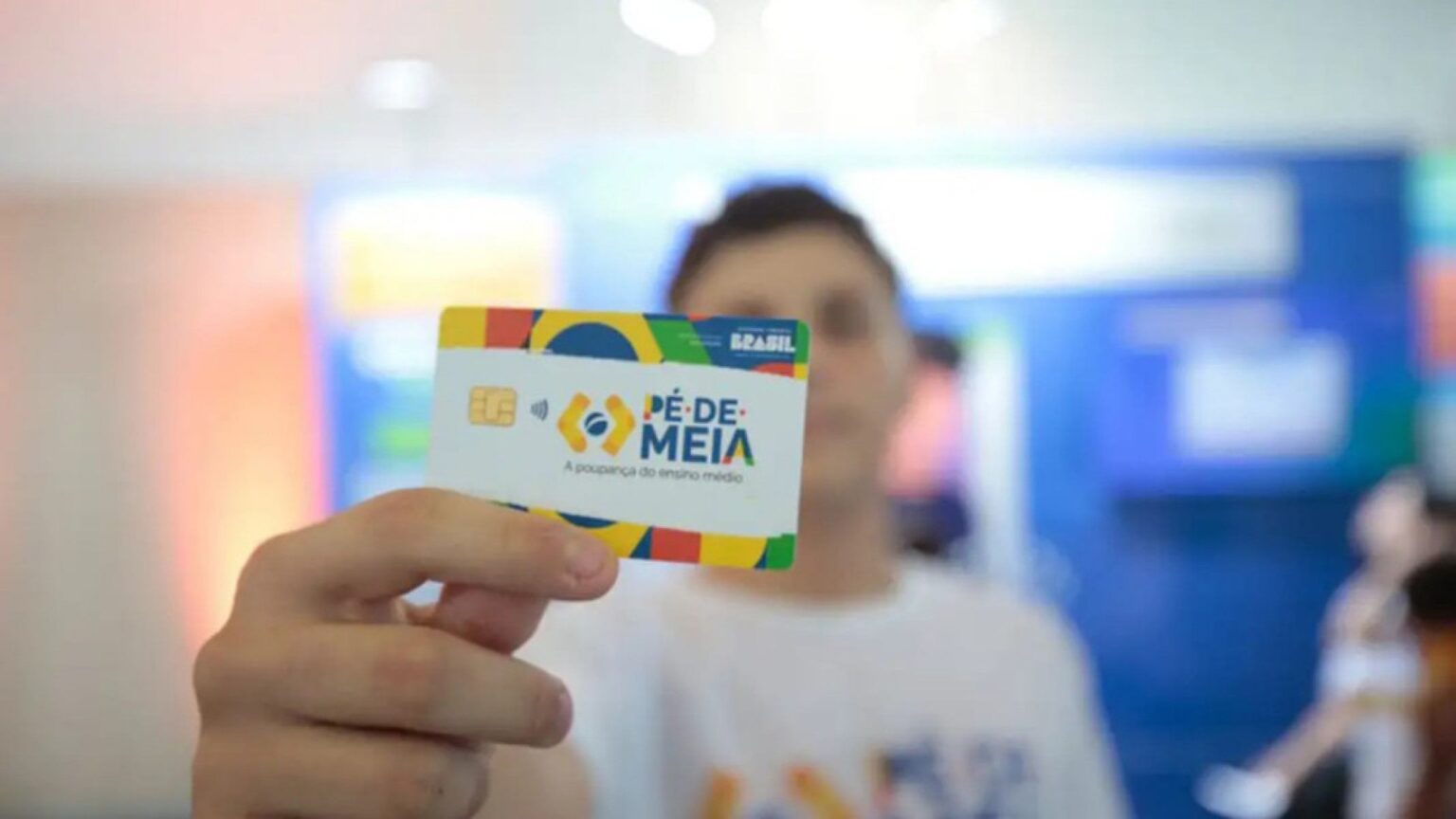 Pé-de-Meia Cresce R$ 14,5 Bilhões em Um Ano, Apesar da Queda em Participantes