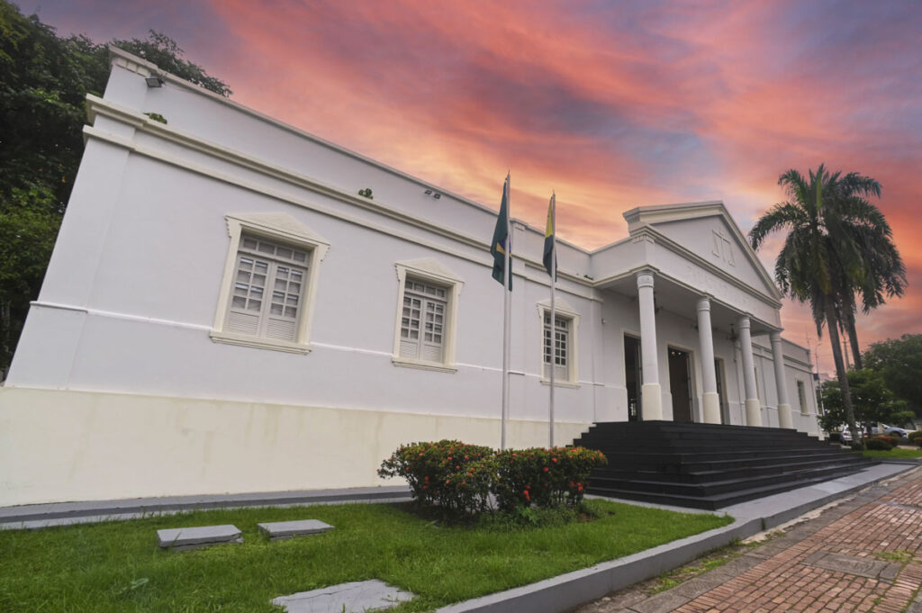 Estudantes de História do Acre Criam Documentário sobre o Palácio da Justiça