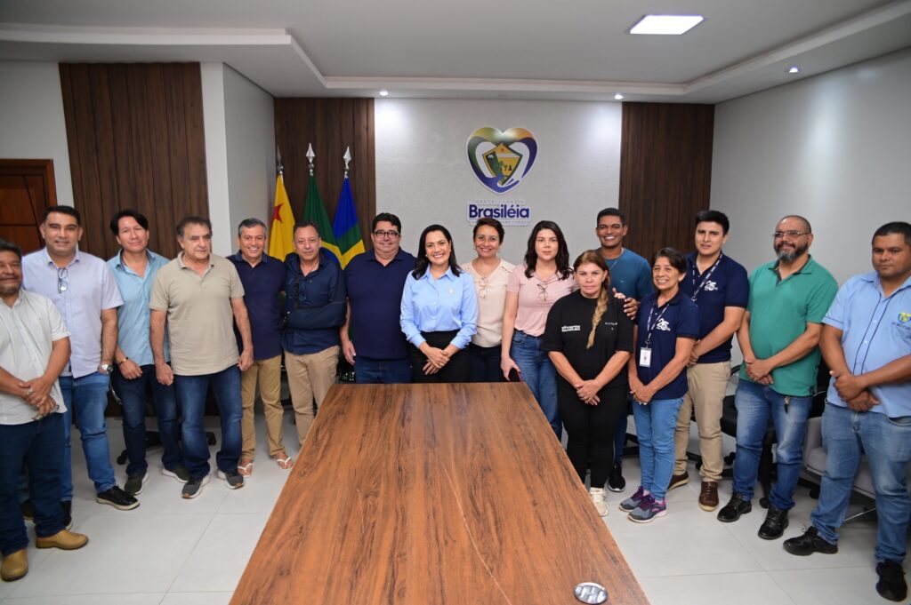 Vice-Governadora Mailza Assis Reúne Universidades Bolivianas em Brasileia para Fortalecer Parcerias Vice-Governadora Mailza Assis Reúne Universidades Bolivianas em Brasileia para Fortalecer Parcerias