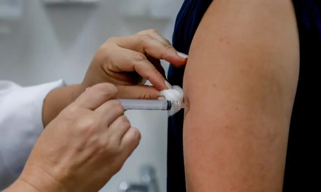Acre Registra Apenas 12,9% de Cobertura com Vacina Bivalente Contra Covid-19