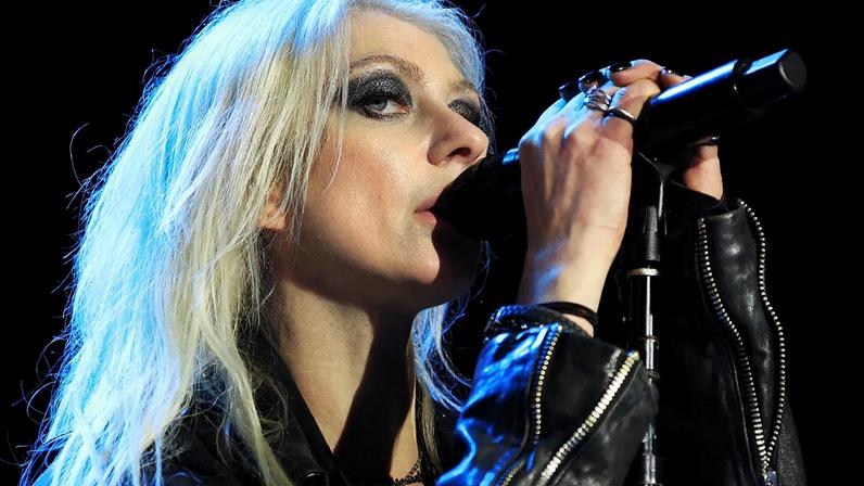 Taylor Momsen Enfrenta Picada de Aranha Venenosa Durante Turnê de AC/DC Taylor Momsen Enfrenta Picada de Aranha Venenosa Durante Turnê de AC/DC