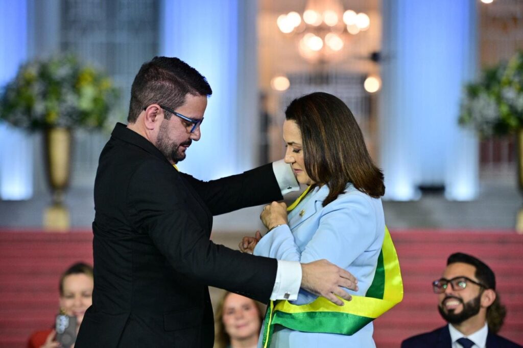 Transição no Governo do Acre: Mailza Assis Assume com Foco em Saúde e Educação Transição no Governo do Acre: Mailza Assis Assume com Foco em Saúde e Educação