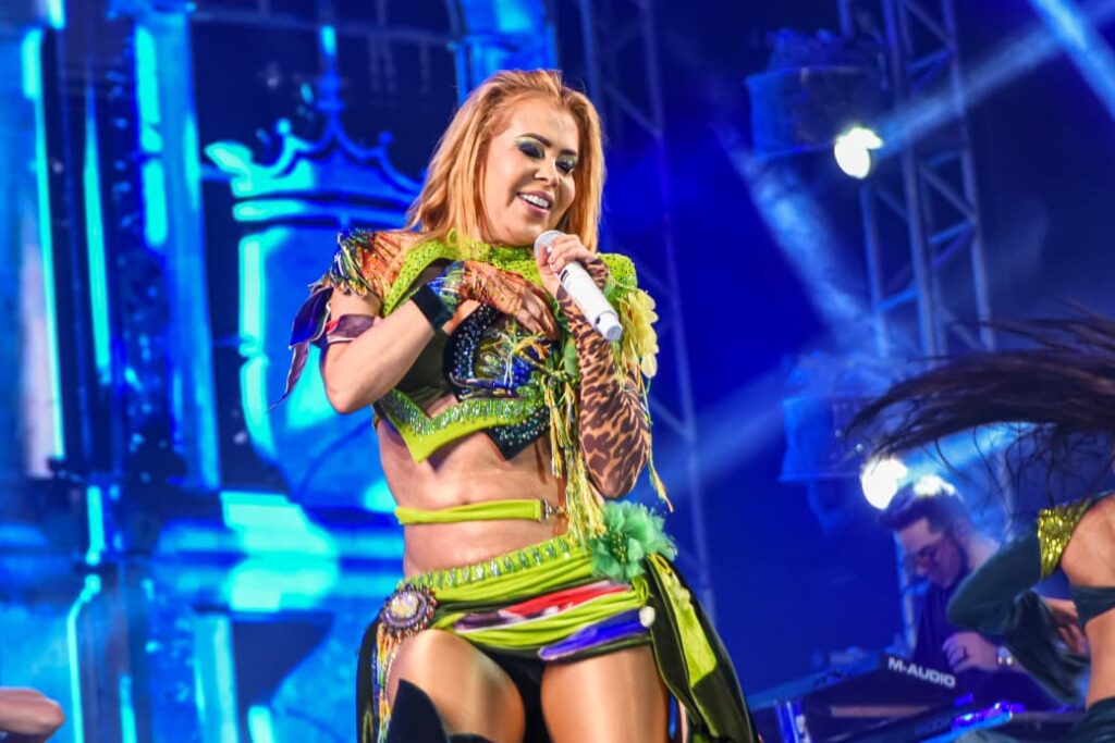 Joelma Encanta o Público em Cruzeiro do Sul com Show na Festa do Trabalhador