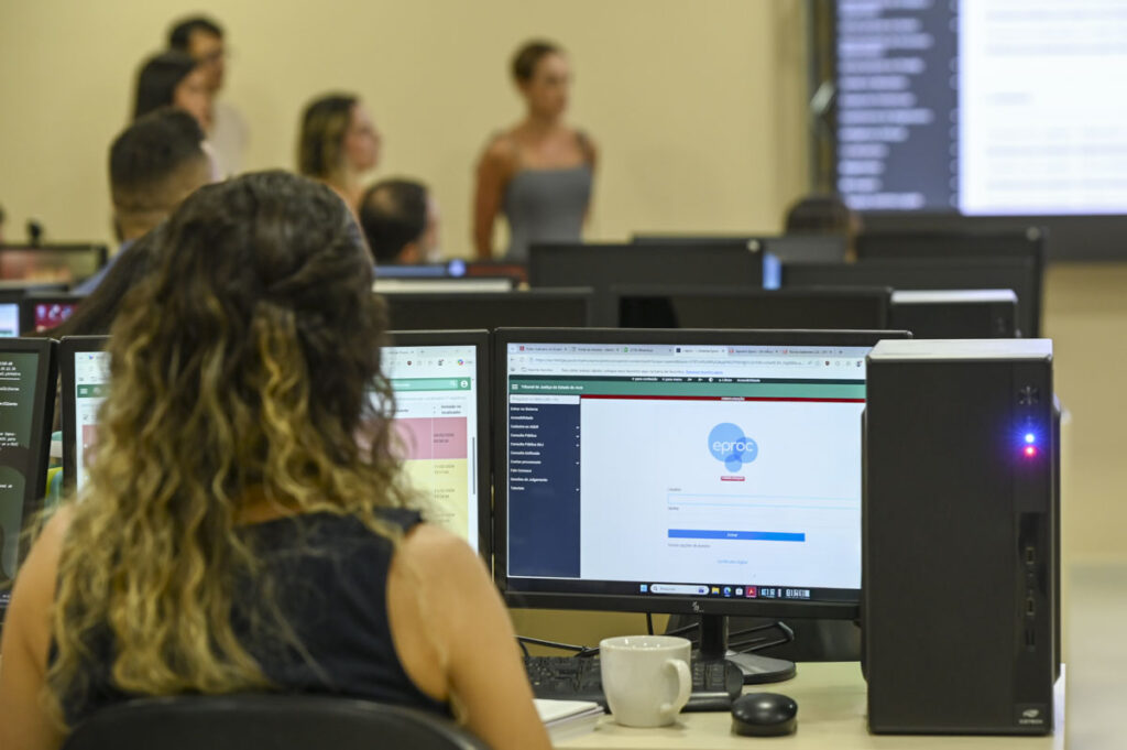 TJAC Comemora Dia do Trabalhador com Iniciativas de Gestão Humanizada e Avanços na Justiça do Acre TJAC Comemora Dia do Trabalhador com Iniciativas de Gestão Humanizada e Avanços na Justiça do Acre