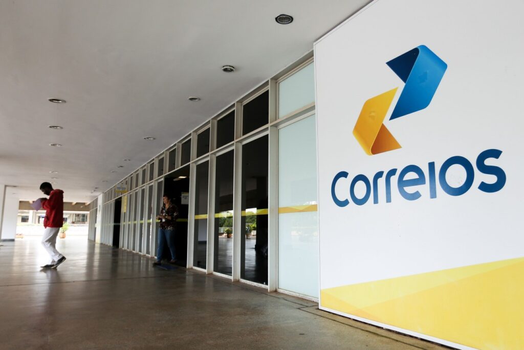 Atrasos nas Entregas dos Correios Durante o Natal: Queixas e Memes Dominam as Redes
