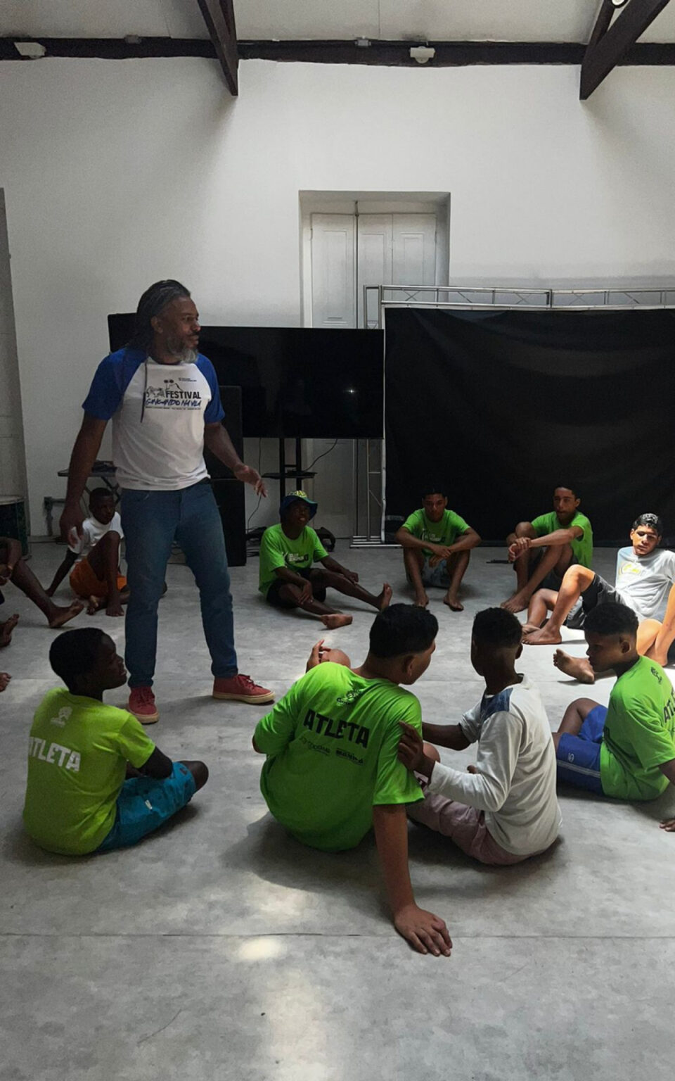 Casa de Cultura Volta do Mundo e Conexões: Capoeira como Caminho de Transformação na Pequena África Casa de Cultura Volta do Mundo e Conexões: Capoeira como Caminho de Transformação na Pequena África