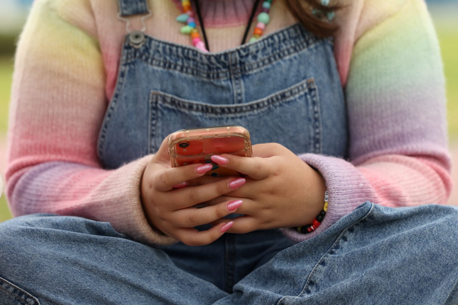 Estudo Revela que Pausa nas Redes Sociais Diminui Sintomas de Ansiedade e Insônia em Jovens
