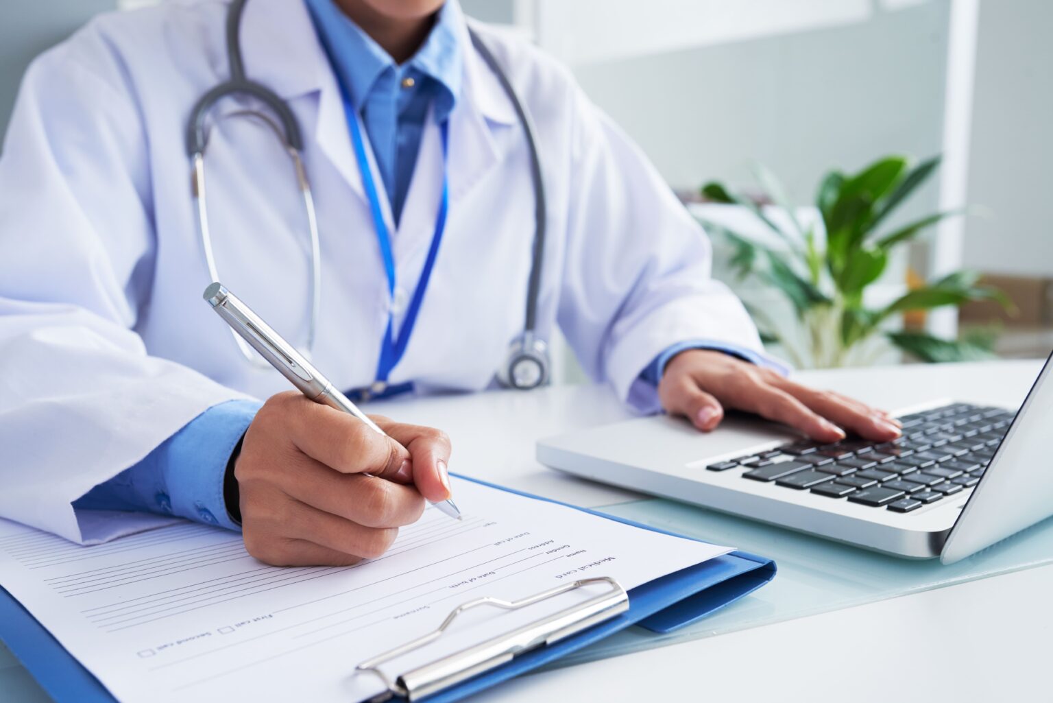 Enamed: 30% dos cursos de Medicina são considerados insatisfatórios; descubra como cada estado se sa