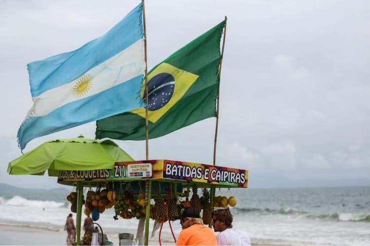Litoral de SC Enfrenta Queda no Turismo Argentino com Real Valorizado Litoral de SC Enfrenta Queda no Turismo Argentino com Real Valorizado