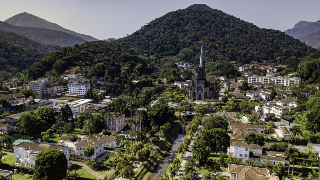 3 Destinos Refrescentes no Interior do RJ para Escapar do Calor do Verão