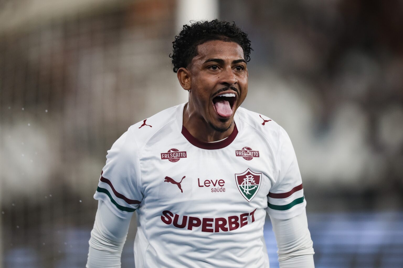 Fluminense Foca em Bouanga, Mas John Kennedy brilha como Alternativa no Ataque