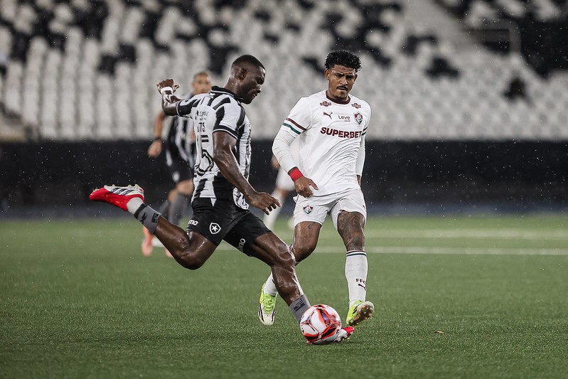 Fluminense vence Botafogo com gol de John Kennedy e se classifica para as quartas do Carioca