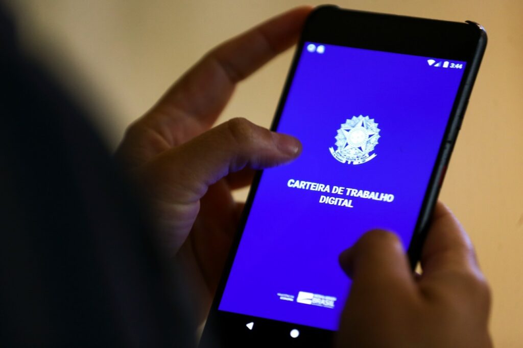 71% dos Brasileiros Apoiam o Fim da Escala 6x1, Revela Pesquisa Datafolha