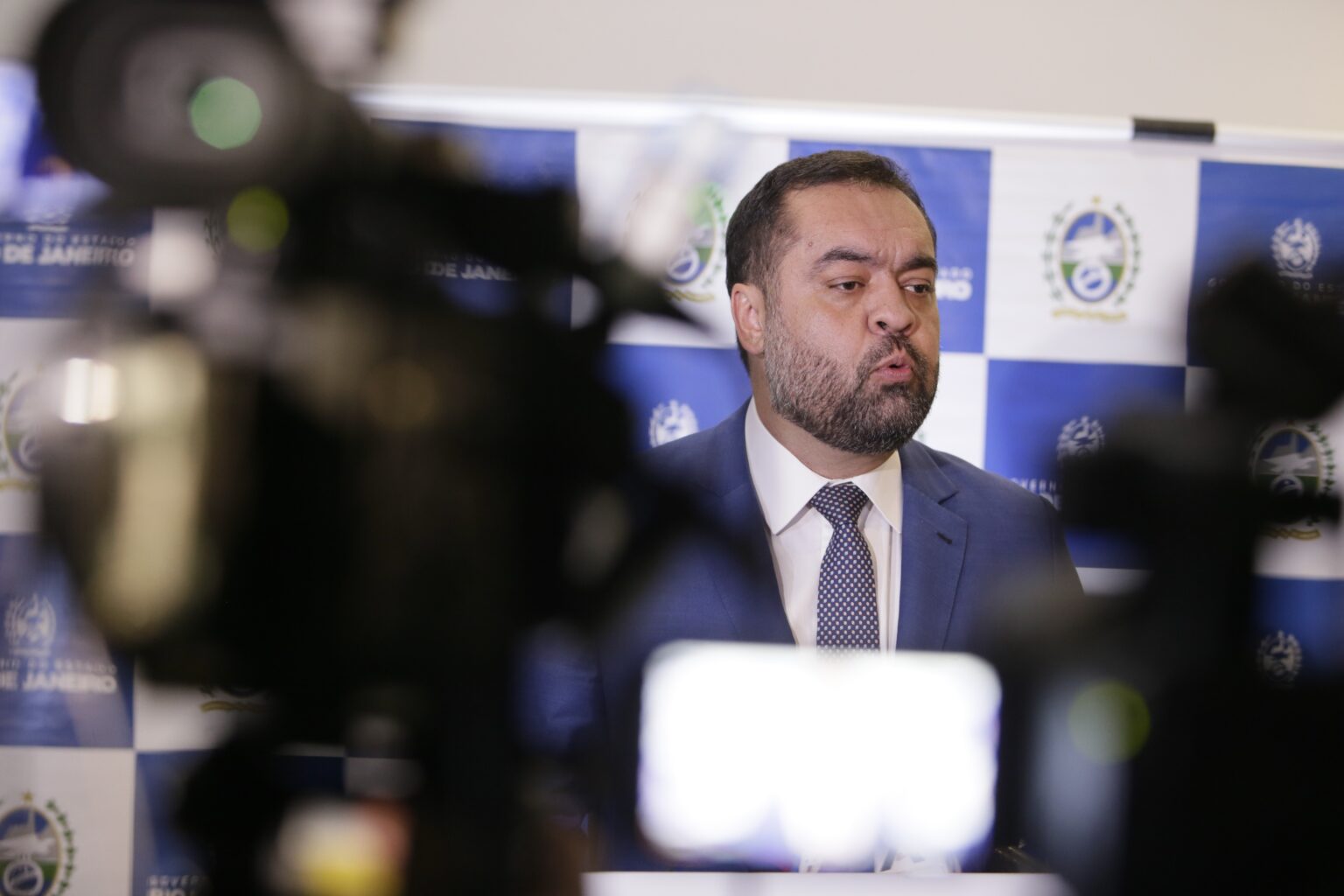 Cláudio Castro Considera Cancelar Renúncia em Último Esforço para Adiar Julgamento no TSE