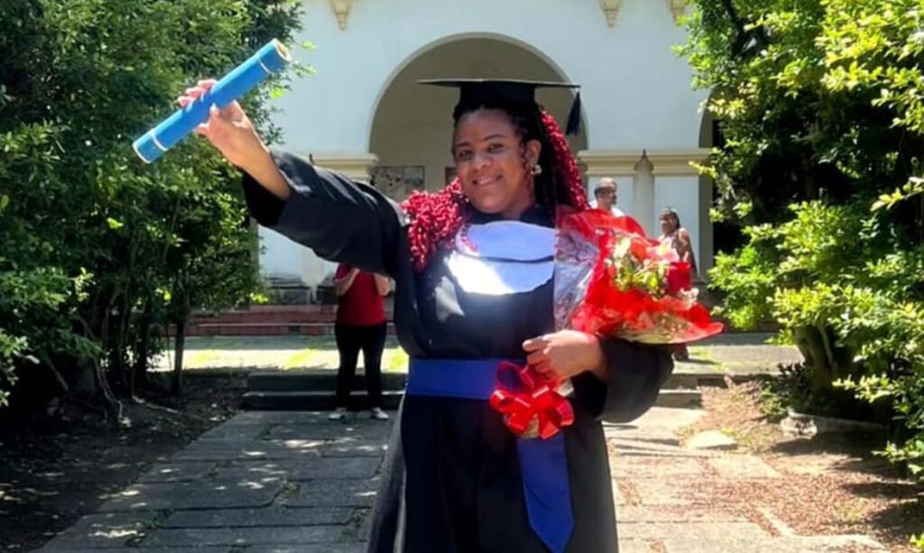 Mulher Trans Realiza Sonho Universitário 25 Anos Após Dificuldades na Educação Mulher Trans Realiza Sonho Universitário 25 Anos Após Dificuldades na Educação
