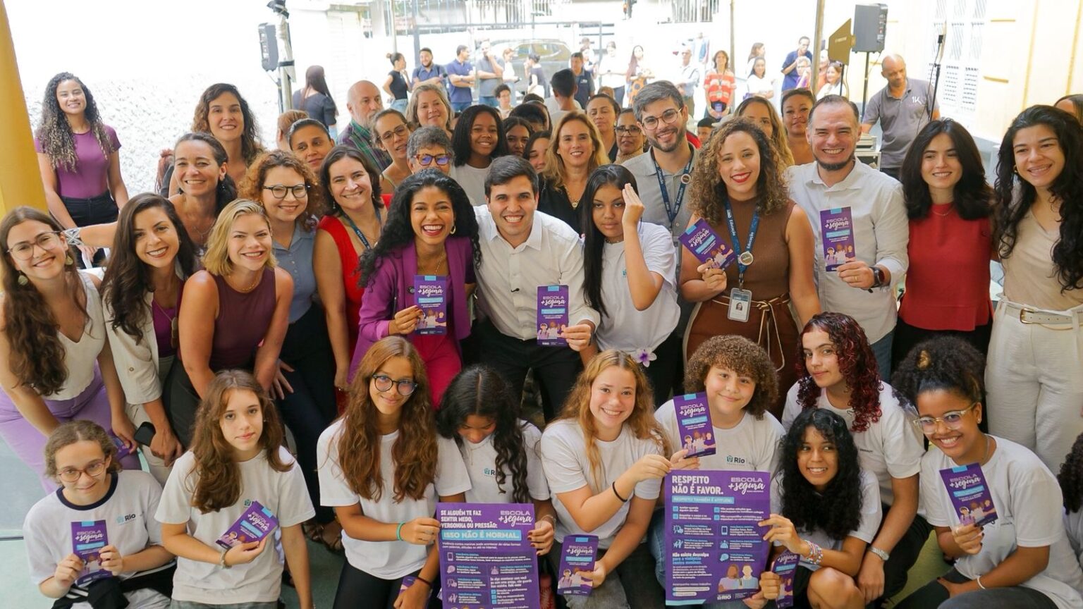 Prefeitura do Rio Lança Campanha 'Escola Mais Segura para Meninas' e Distribui Materiais Educativos