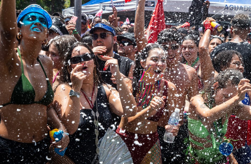 Rio de Janeiro Atraí 310 Mil Turistas Estrangeiros em Fevereiro com Crescimento Impulsionado pelo Ca
