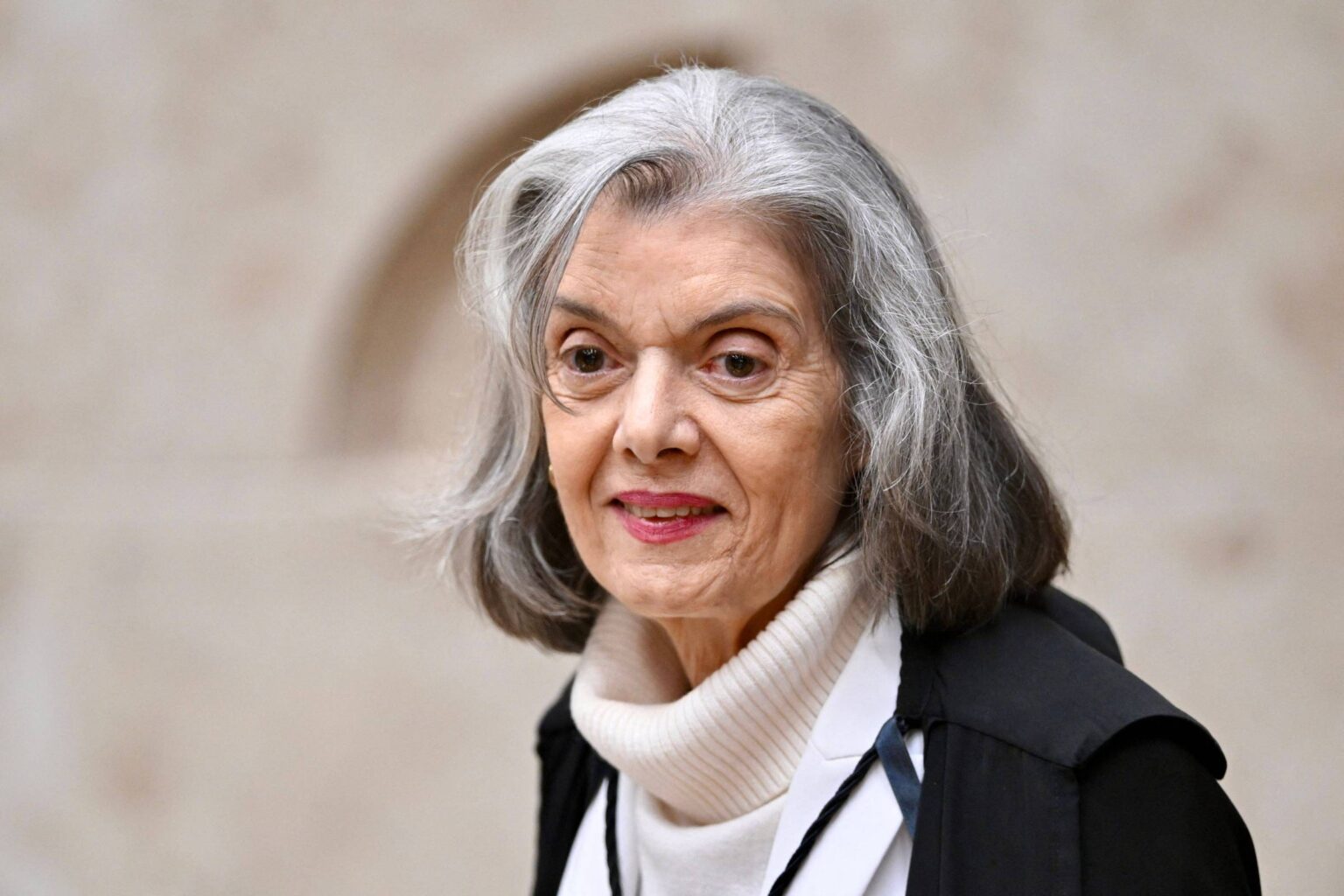 Cármen Lúcia Defende Manutenção dos Royalties do Petróleo para Estados Produtores; Dino Solicita Vista Cármen Lúcia Defende Manutenção dos Royalties do Petróleo para Estados Produtores; Dino Solicita Vis