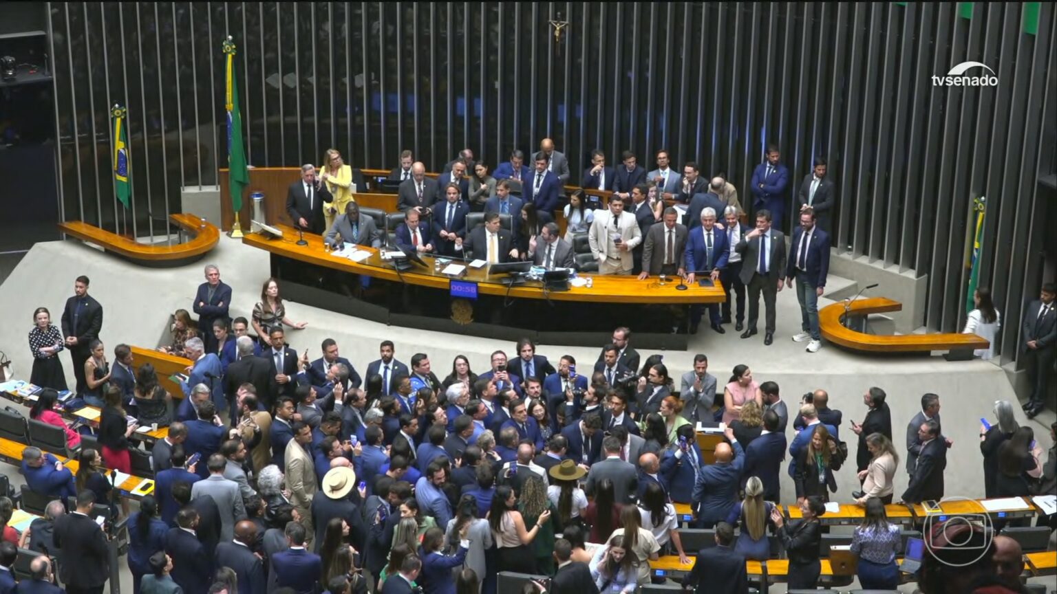 Crise Política: O Impacto da Dosimetria dos Atos Golpistas no Cenário Nacional