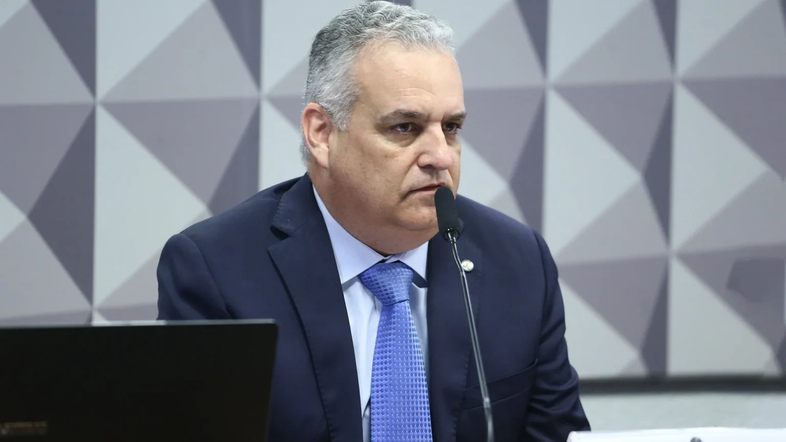 Flávio Bolsonaro confirma Alfredo Gaspar como vice em sua chapa presidencial