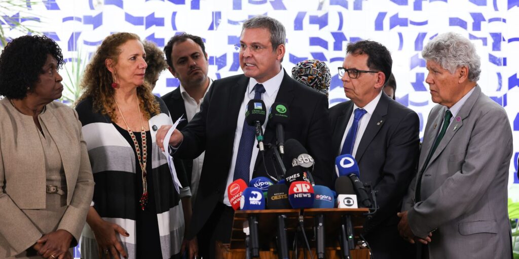 Operação Policial no Rio: Críticas e Defesas Marcam o Debate na Câmara Imagem do artigo
