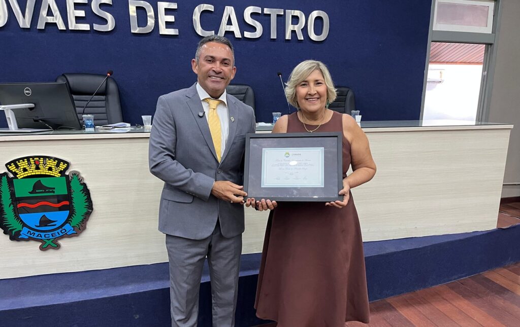 Câmara Municipal de Maceió Homenageia Professora com Título de Cidadã Benemérita Câmara Municipal de Maceió Homenageia Professora com Título de Cidadã Benemérita