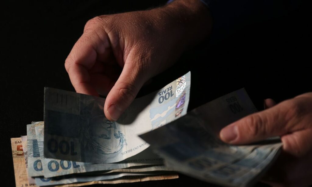 Salário Mínimo: Reajuste Oficializa Novo Valor de R$ 1.621 a Partir de Janeiro Salário Mínimo: Reajuste Oficializa Novo Valor de R$ 1.621 a Partir de Janeiro