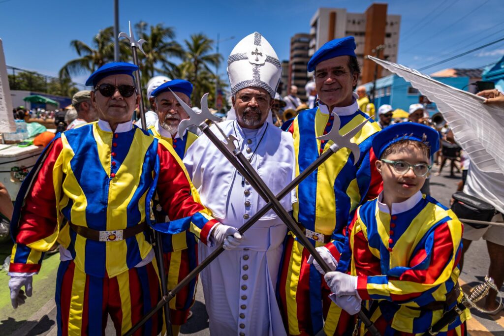 Criatividade em Alta: Fantasias Inusitadas do Pinto da Madrugada no Carnaval de Maceió