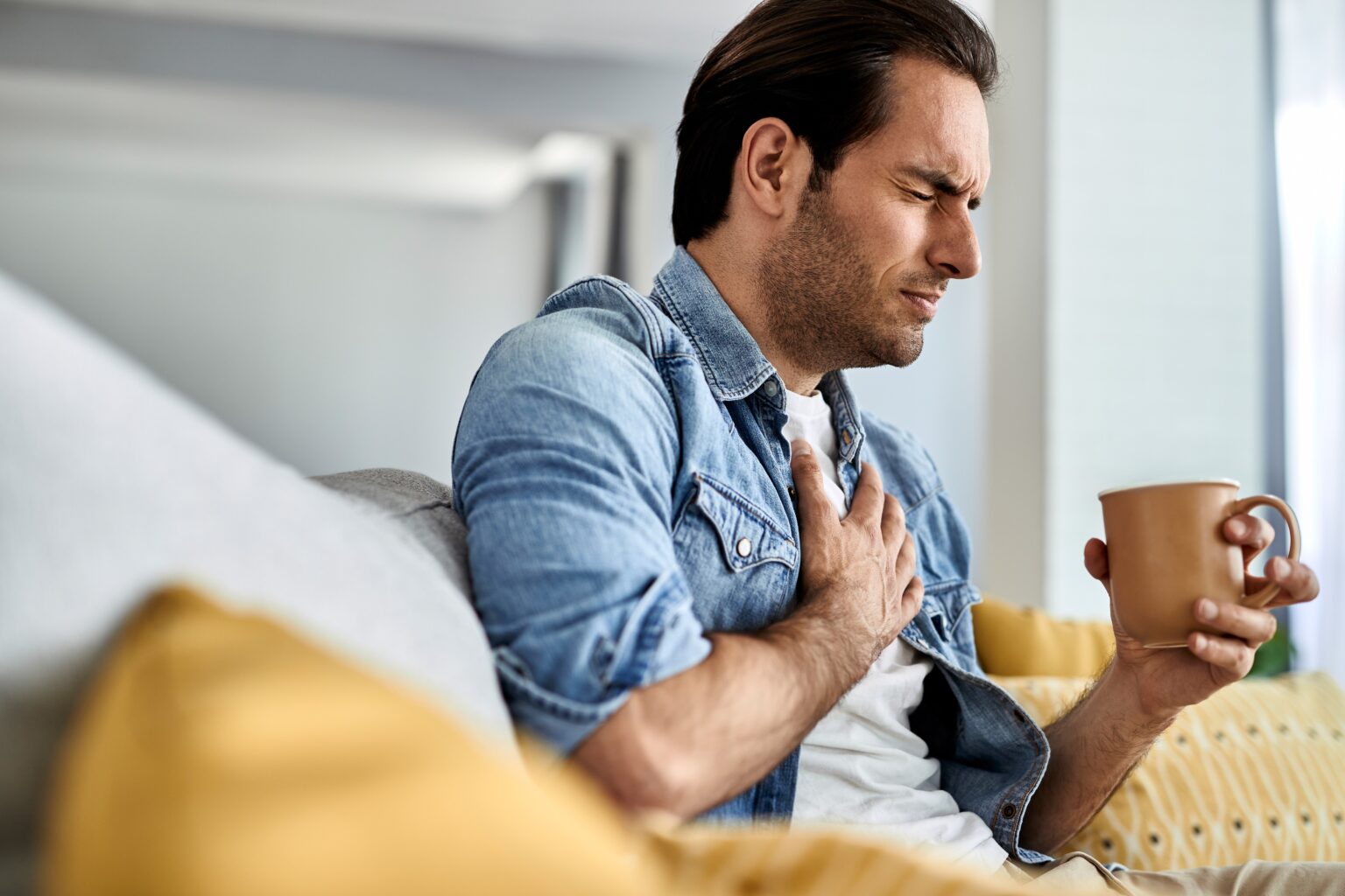 Por que 40% dos Infartos Ocorrem em Pessoas com Baixo Risco Cardiovascular? Por que 40% dos Infartos Ocorrem em Pessoas com Baixo Risco Cardiovascular?