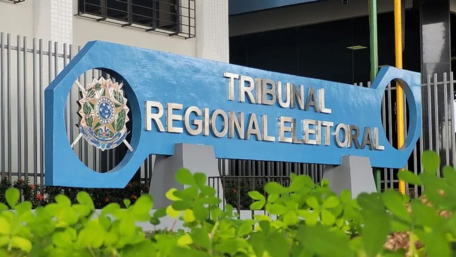 TRE-AP Multa Governador do Amapá por Propaganda Eleitoral Antecipada