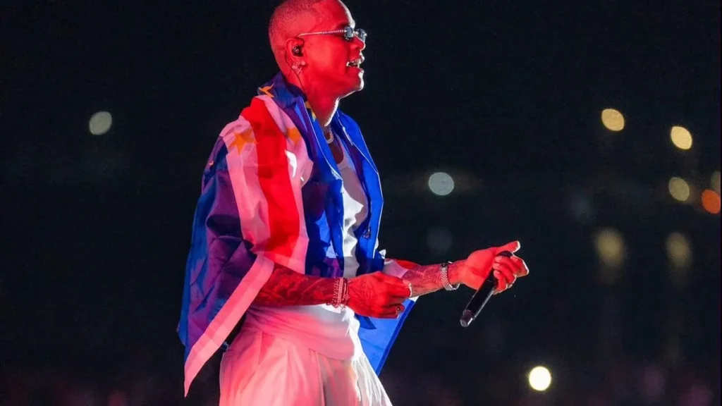 Léo Santana estreia em Cabo Verde e emociona público no Festival Baía das Gatas Léo Santana estreia em Cabo Verde e emociona público no Festival Baía das Gatas