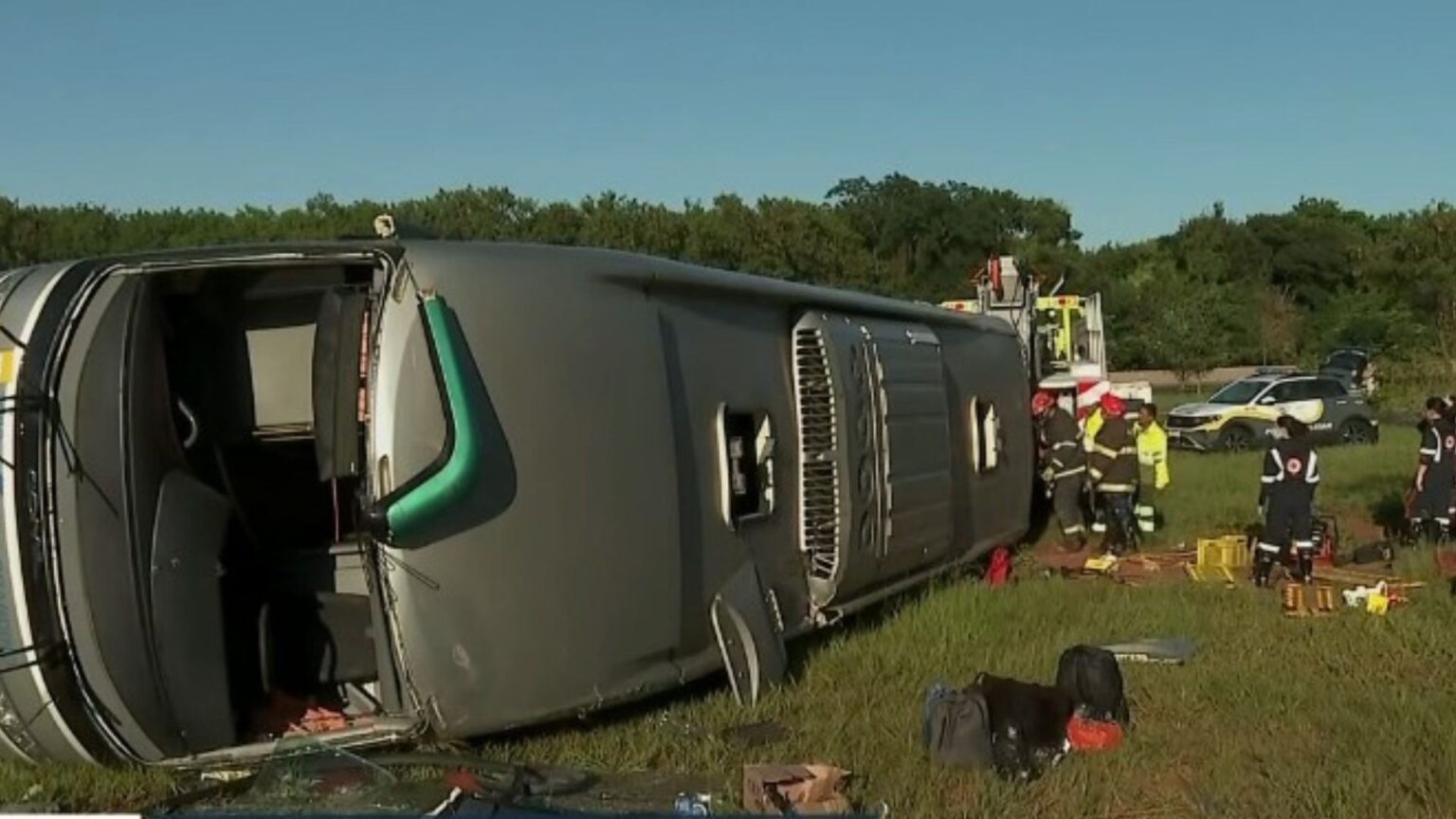 Tragédia em Jaboticabal: Ônibus tomba e causa mortes e feridos