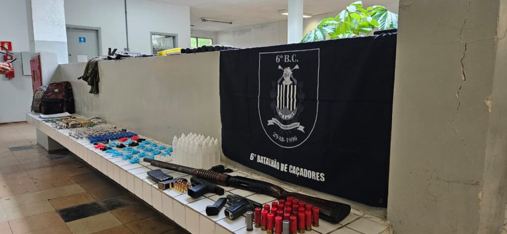Conflito no Morro do Tetéu: Três Moradores Perdem a Vida em Troca de Tiros com a Polícia Conflito no Morro do Tetéu: Três Moradores Perdem a Vida em Troca de Tiros com a Polícia