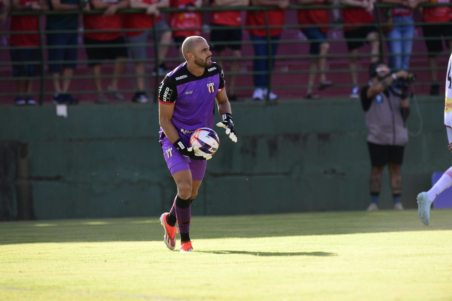 Victor Souza Alerta Botafogo-SP: Desafio Contra Palmeiras Misto É Grande