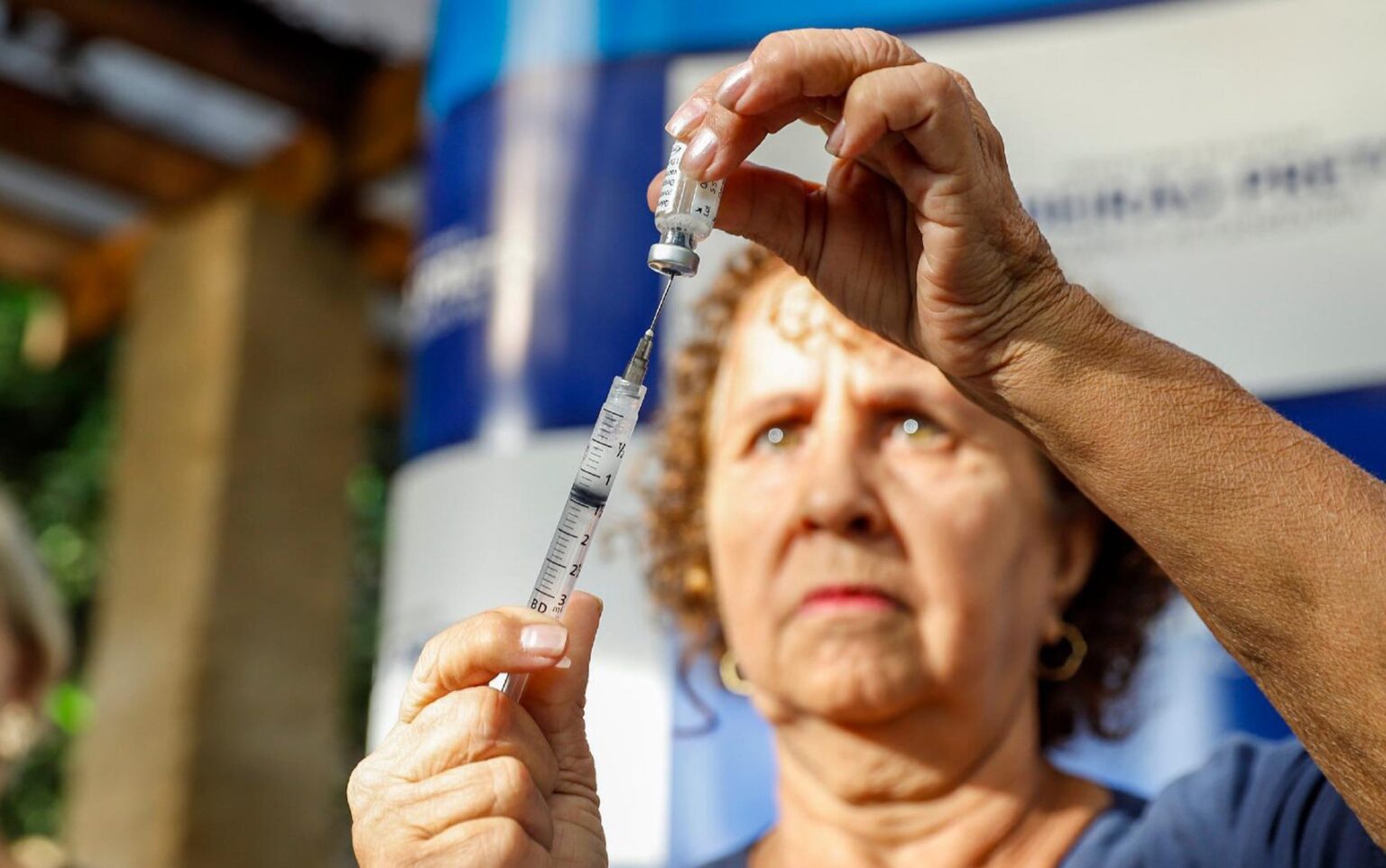 Vacinação Contra a Dengue: Apenas 27% das Crianças e Adolescentes Estão Imunizados em Ribeirão Preto Vacinação Contra a Dengue: Apenas 27% das Crianças e Adolescentes Estão Imunizados em Ribeirão Preto