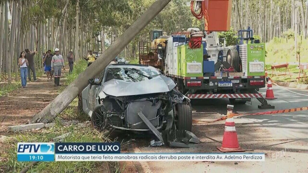 Acidente com Carro de Luxo em Ribeirão Preto: BMW Derruba Poste e Interdita Avenida