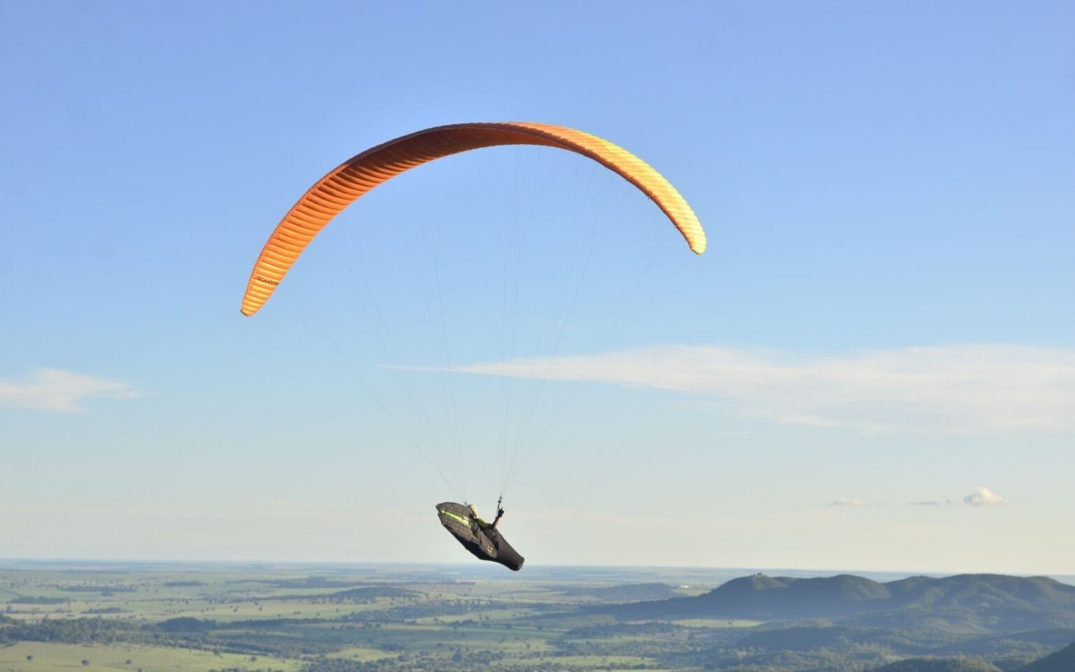 Jandaia se Destaca como Destino de Parapente em Goiás