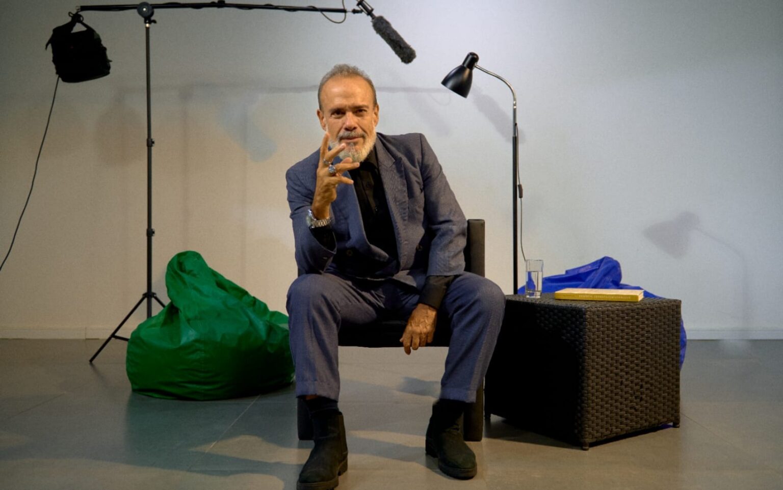 André Mattos Apresenta 'Humor com Denúncia' em Estreia da Comédia 'Todos Querem Audiência'
