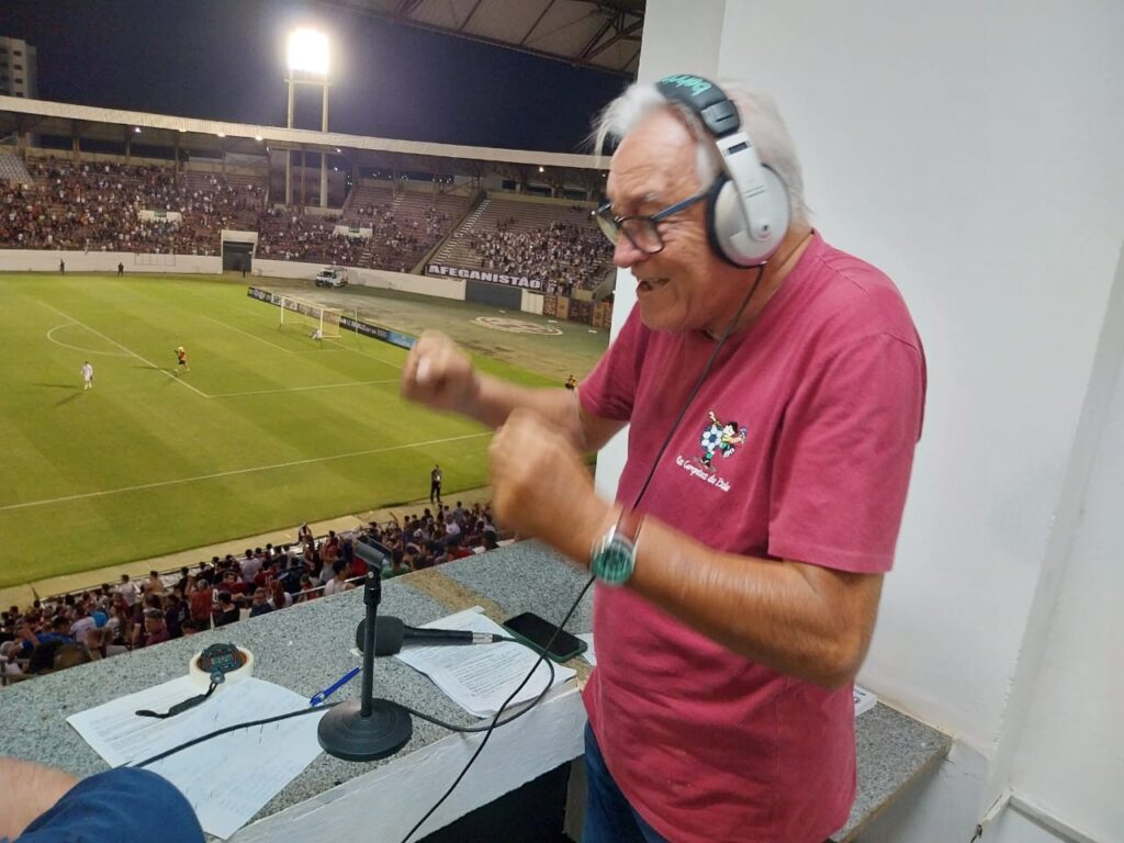 Narrador José Roberto Fernandes se Emociona ao Vivo aos 83 Anos com Acesso da Ferroviária ao Paulist