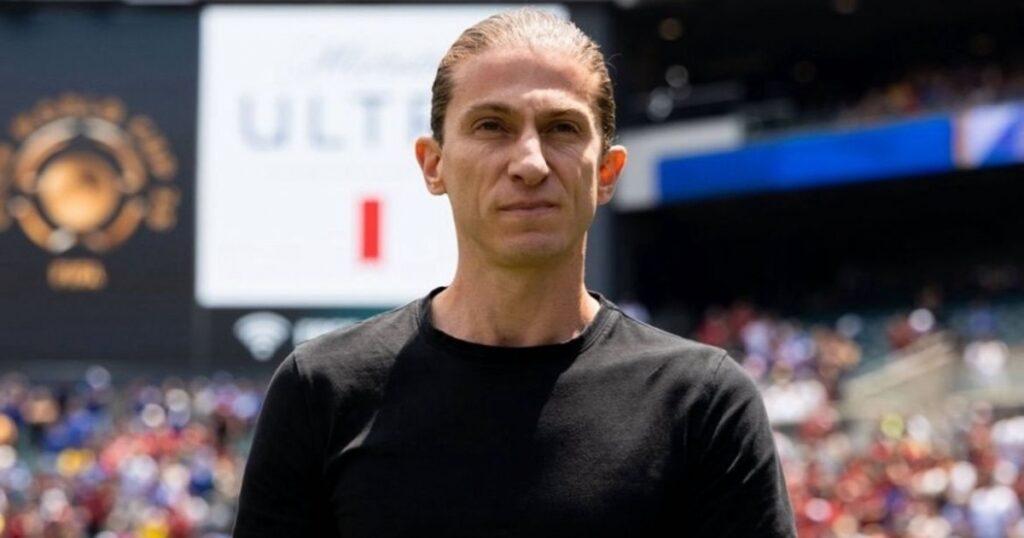 Filipe Luís Renova com Flamengo até 2027: O Fim da Novela Filipe Luís Renova com Flamengo até 2027: O Fim da Novela