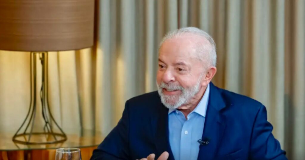 Lula Propõe Fim da Escala 6×1 e Celebra Vitória Contra Tarifas de Trump Lula Propõe Fim da Escala 6x1 e Celebra Vitória Contra Tarifas de Trump